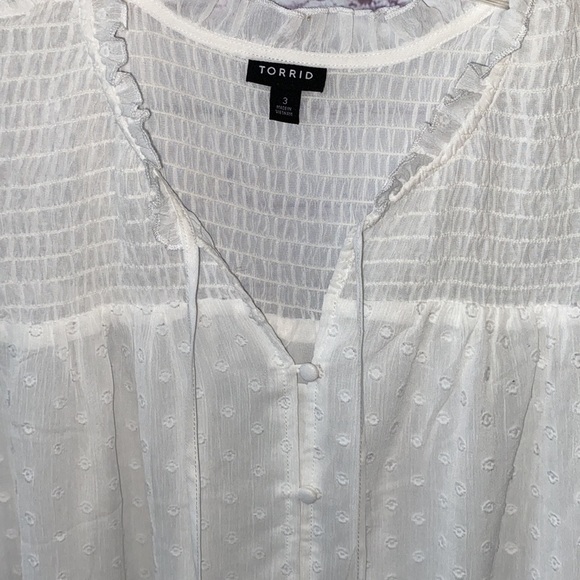 ✨Torrid White Top Size 1 - Picture 2 of 4